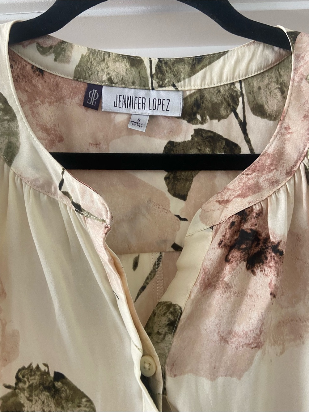 Jennifer Lopez Cream Blouse with Dusty Pink Floral Print - Picture 4 of 5